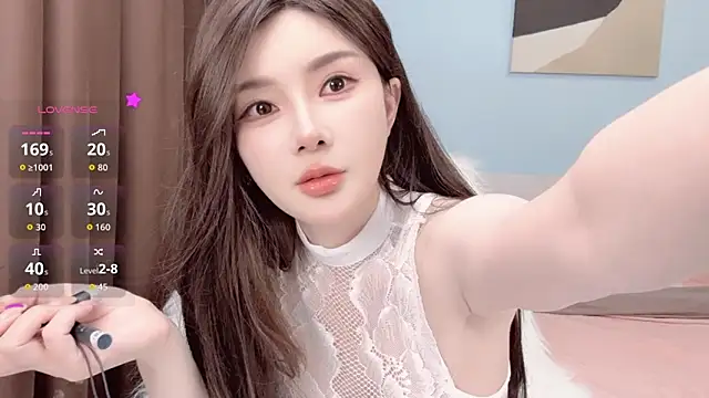 ViViennepp online show from December 2, 2025, 5:53 am