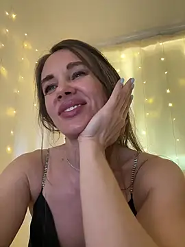 Snapshot of LucieMack chatting on June 15, 2026, 12:49 pm LucieMack online show from June 15, 2026, 12:49 pm