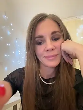 LucieMack online show from November 21, 2025, 8:52 pm