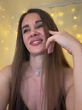 Snapshot of LucieMack chatting on June 3, 2026, 7:40 pm LucieMack online show from June 3, 2026, 7:40 pm
