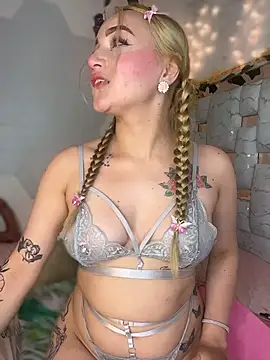 Sara Sophia420 online show from May 10, 2026, 12:09 pm