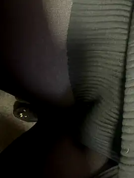 HiddenHoneyLDN online show from November 4, 2025, 2:32 pm