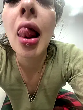 Savannah Monroe online show from December 20, 2025, 5:43 am