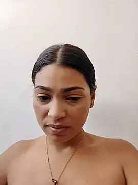 Nicole nylee online show from September 10, 2025, 3:44 pm