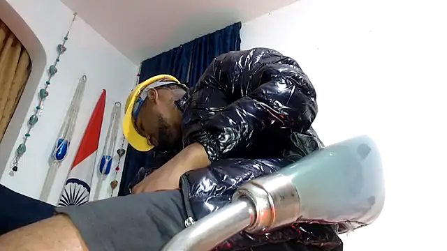 Snapshot of ElCaballeroNegro24 chatting on February 14, 2026, 3:23 pm ElCaballeroNegro24 online show from February 14, 2026, 3:23 pm