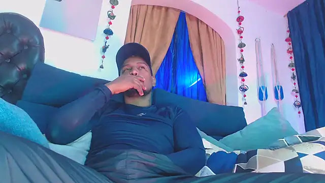 Snapshot of ElCaballeroNegro24 chatting on February 19, 2026, 3:09 pm ElCaballeroNegro24 online show from February 19, 2026, 3:09 pm