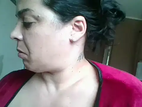 ITALIANASISIXX online show from May 5, 2026, 1:14 pm
