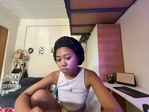 Snapshot of PinayLina18 chatting on June 9, 2026, 3:40 am PinayLina18 online show from June 9, 2026, 3:40 am