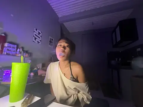 PinayLina18 online show from April 23, 2026, 1:35 pm