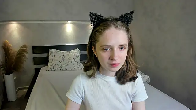 Camilla Kelly online show from October 6, 2025, 1:07 am