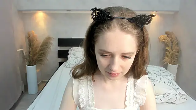 Camilla Kelly online show from October 16, 2025, 1:14 am