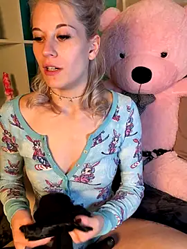 Snapshot of TheRealJessyLey chatting on November 7, 2025, 8:13 pm TheRealJessyLey online show from November 7, 2025, 8:13 pm