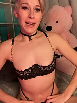 Snapshot of TheRealJessyLey chatting on November 13, 2025, 8:02 pm TheRealJessyLey online show from November 13, 2025, 8:02 pm