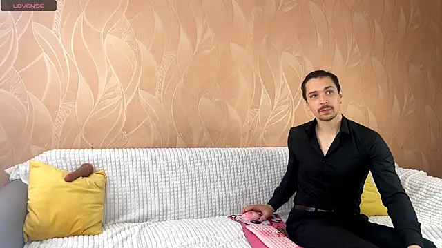 Snapshot of VelvetMiley chatting on November 28, 2025, 4:12 am VelvetMiley online show from November 28, 2025, 4:12 am