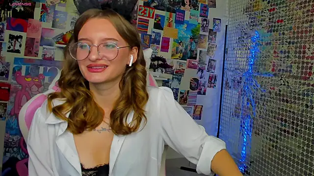 Maryyy May online show from September 30, 2025, 4:35 pm