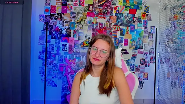 Maryyy May online show from October 7, 2025, 6:42 pm