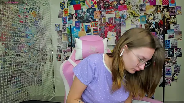 Maryyy May online show from October 3, 2025, 7:37 pm