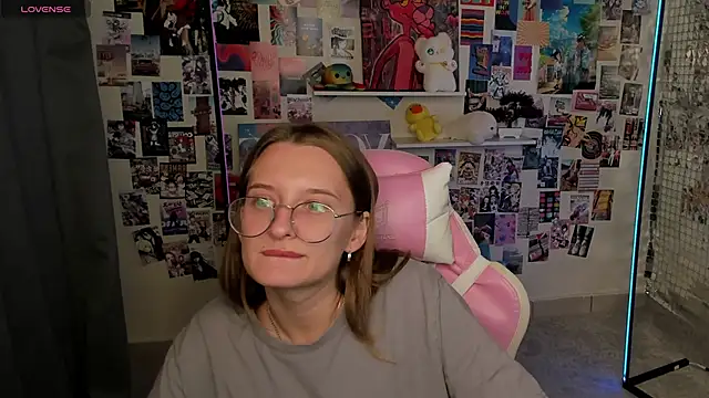 Maryyy May online show from September 16, 2025, 5:03 pm