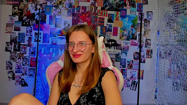 Maryyy May online show from September 29, 2025, 4:34 pm