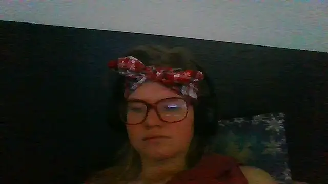 Snapshot of Moonolighta chatting on October 28, 2025, 9:52 am Moonolighta online show from October 28, 2025, 9:52 am