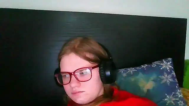 Snapshot of Moonolighta chatting on February 14, 2026, 10:04 am Moonolighta online show from February 14, 2026, 10:04 am