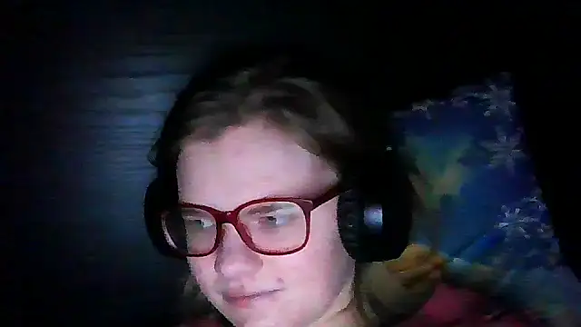 Snapshot of Moonolighta chatting on November 7, 2025, 4:00 pm Moonolighta online show from November 7, 2025, 4:00 pm