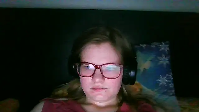 Snapshot of Moonolighta chatting on October 8, 2025, 3:35 pm Moonolighta online show from October 8, 2025, 3:35 pm