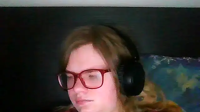 Snapshot of Moonolighta chatting on October 11, 2025, 7:31 am Moonolighta online show from October 11, 2025, 7:31 am