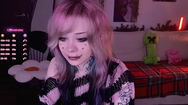 Snapshot of Lollyshy chatting on December 3, 2025, 10:03 am Lollyshy online show from December 3, 2025, 10:03 am