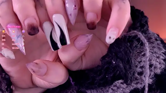 Snapshot of Lollyshy chatting on November 19, 2025, 9:42 am Lollyshy online show from November 19, 2025, 9:42 am