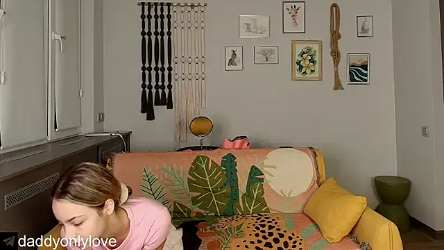 Snapshot of daddyonlyloveme chatting on October 18, 2025, 8:11 pm daddyonlyloveme online show from October 18, 2025, 8:11 pm