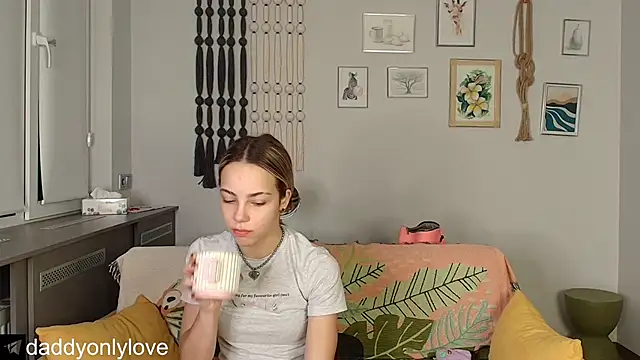 Snapshot of daddyonlyloveme chatting on November 9, 2025, 9:08 pm daddyonlyloveme online show from November 9, 2025, 9:08 pm