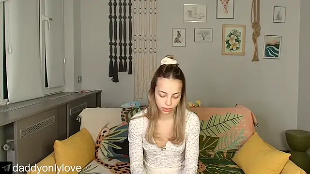 Snapshot of daddyonlyloveme chatting on November 5, 2025, 9:18 pm daddyonlyloveme online show from November 5, 2025, 9:18 pm