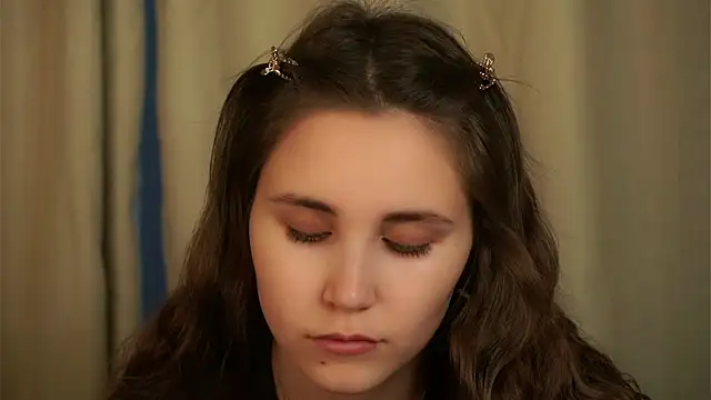 Snapshot of EthalFlowers chatting on November 4, 2025, 1:20 am EthalFlowers online show from November 4, 2025, 1:20 am