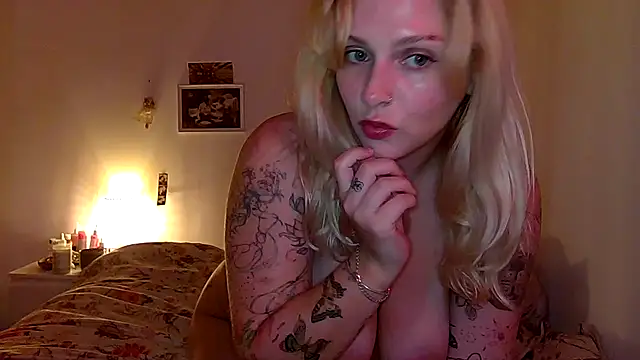 Snapshot of strawberrylemonadexoxo chatting on June 19, 2026, 8:47 pm strawberrylemonadexoxo online show from June 19, 2026, 8:47 pm
