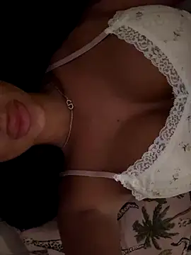 AriannaIsabellax online show from November 4, 2025, 9:29 pm