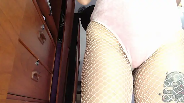 karlamoon23 online show from October 23, 2025, 8:51 pm