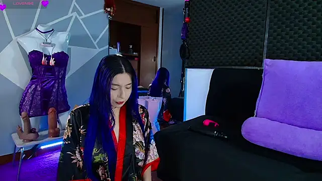 karlamoon23 online show from June 19, 2026, 3:51 pm