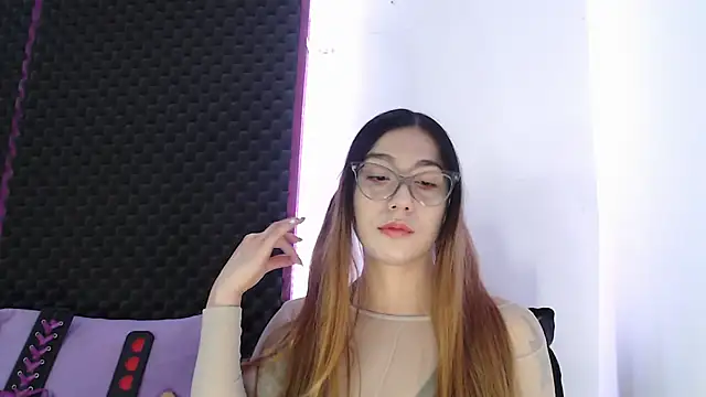 karlamoon23 online show from October 16, 2025, 11:35 pm