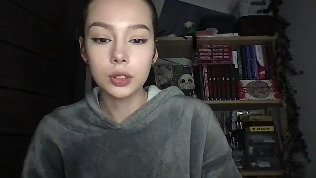 Yuna5343 online show from April 22, 2026, 8:48 pm