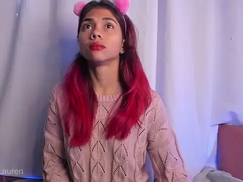 Laurenn 2 online show from October 16, 2025, 5:21 pm