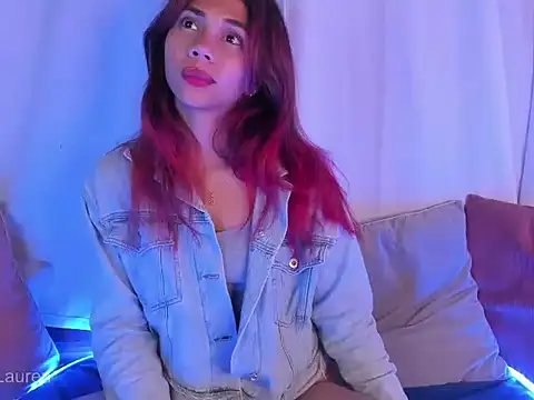 Laurenn 2 online show from November 5, 2025, 4:04 am