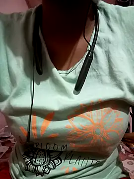 Snapshot of kaviyaponnu0987 chatting on March 28, 2026, 7:59 pm kaviyaponnu0987 online show from March 28, 2026, 7:59 pm