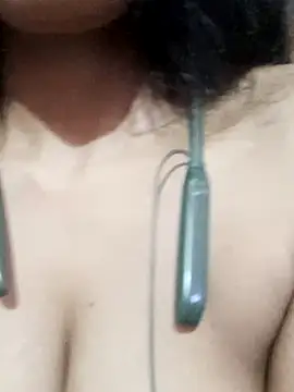 kaviyaponnu0987 online show from November 2, 2025, 10:42 am