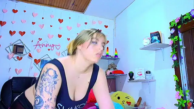 Snapshot of Anny_Hurtado chatting on November 26, 2025, 5:29 am Anny Hurtado online show from November 26, 2025, 5:29 am