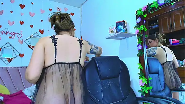 Snapshot of Anny_Hurtado chatting on October 15, 2025, 7:49 am Anny Hurtado online show from October 15, 2025, 7:49 am