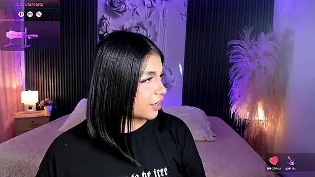 Snapshot of ShaniaDaniels chatting on March 18, 2026, 9:04 pm ShaniaDaniels online show from March 18, 2026, 9:04 pm