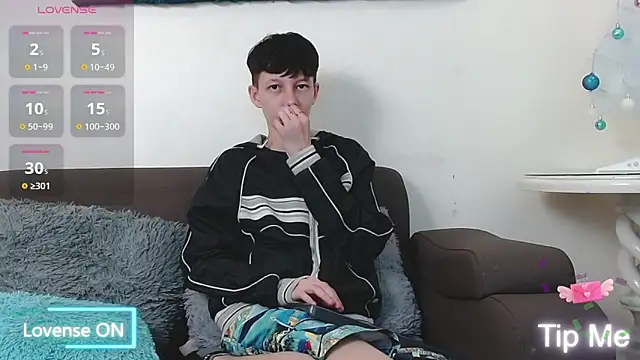 Snapshot of LiamBrown09 chatting on December 2, 2025, 7:48 pm LiamBrown09 online show from December 2, 2025, 7:48 pm