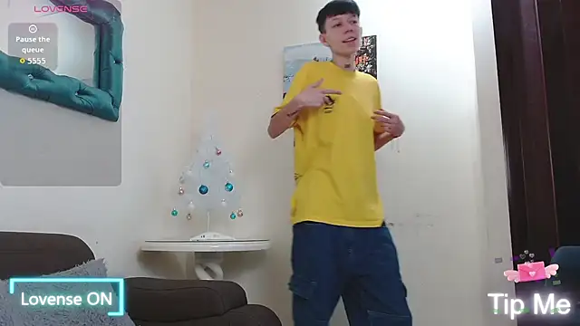 Snapshot of LiamBrown09 chatting on December 3, 2025, 7:24 pm LiamBrown09 online show from December 3, 2025, 7:24 pm