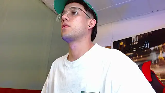 Snapshot of alexgiraldo__ chatting on June 20, 2026, 1:10 am alexgiraldo online show from June 20, 2026, 1:10 am